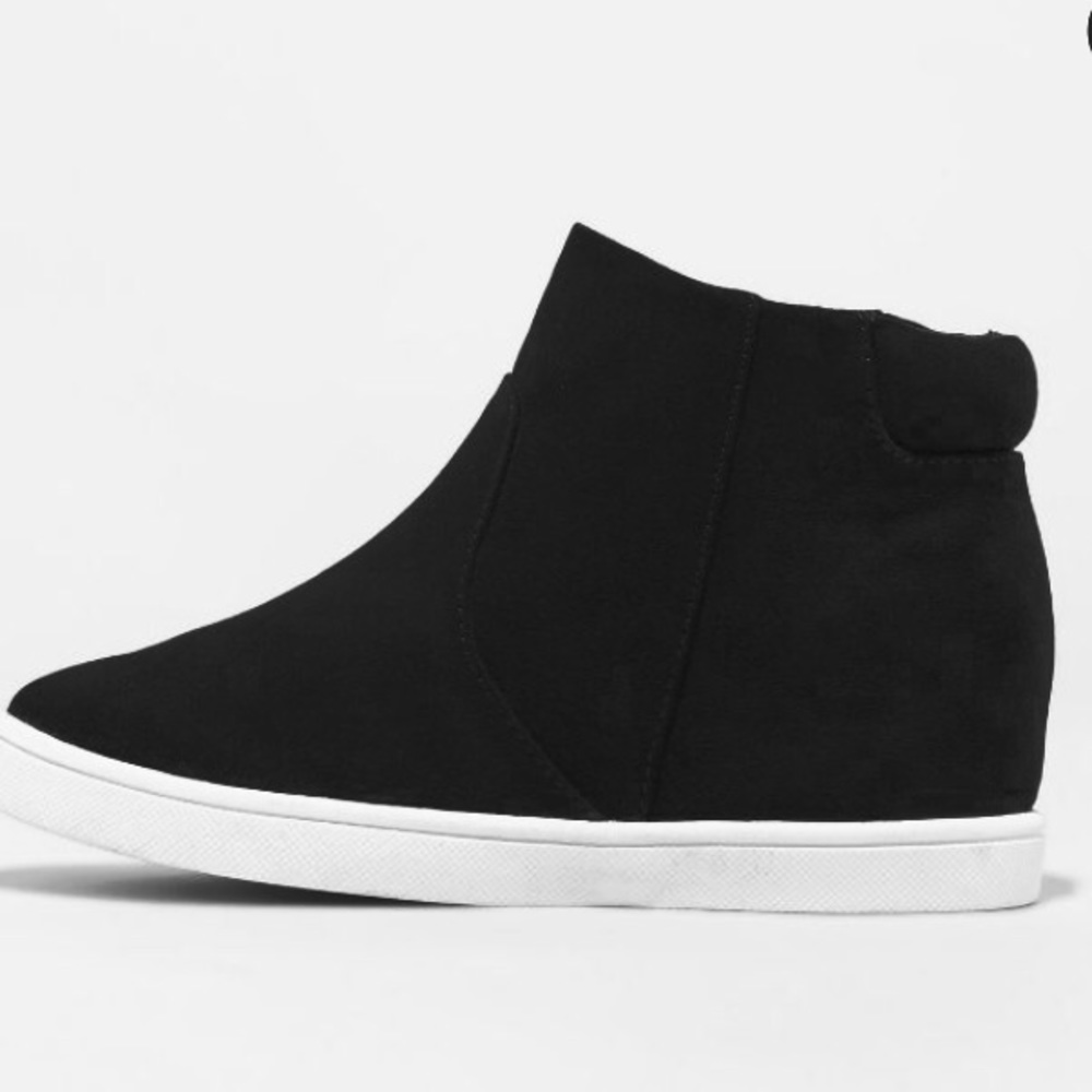 NWT BLACK SUEDE SNEAKER BOOTIES - Picture 2 of 6
